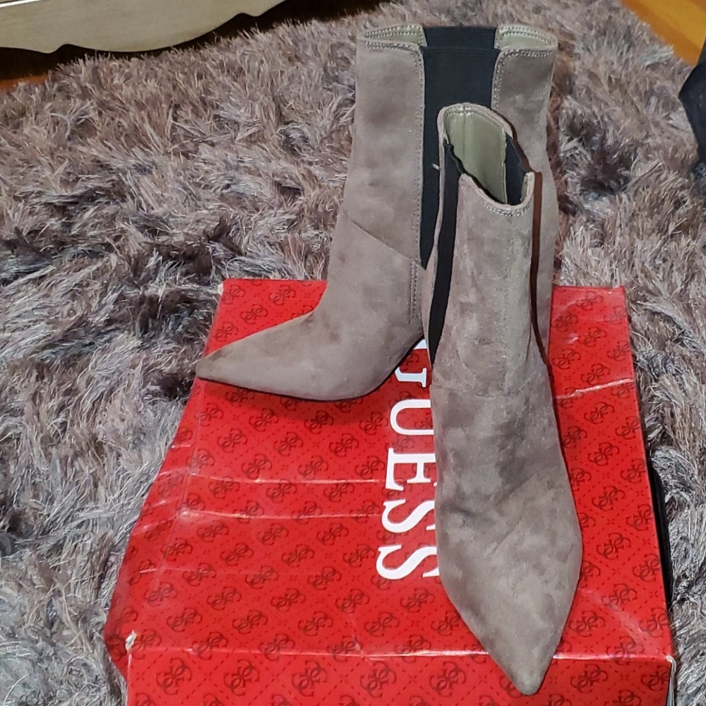 NEW! Guess Booties size 6.5 M (US)